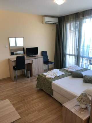 Гостевой дом Villa Maria 2 Черноморец Семейный номер с видом на море-4