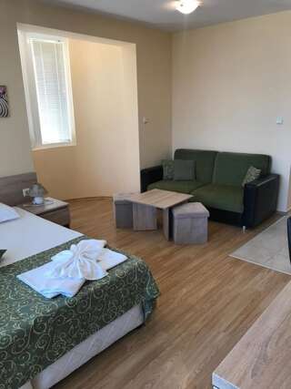 Гостевой дом Villa Maria 2 Черноморец Семейный номер с видом на море-5